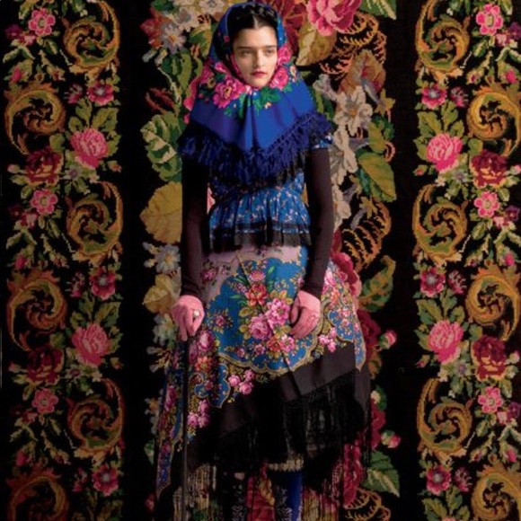 When in Doubt... Overdress ๐ซ - Picture 2 of 3